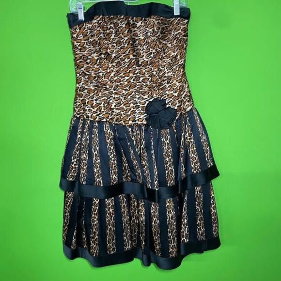 lillie rubin Dresses & Skirts - Lillie Rubin Vintage Size 12 - 100% Silk Leopard Print Strapless Tiered Dress